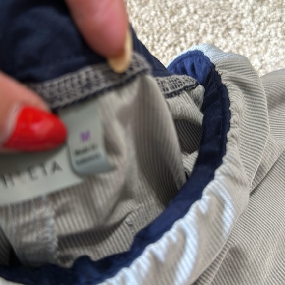 Women’s Athleta Pinstripe Blue & White Shorts, M - Picture 5 of 6